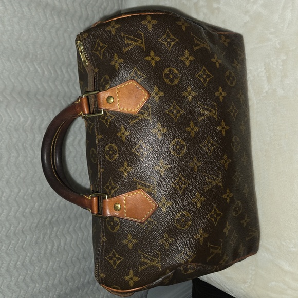 Louis Vuitton Handbags - Authentic Vuitton Brown Monogram Speedy 30.